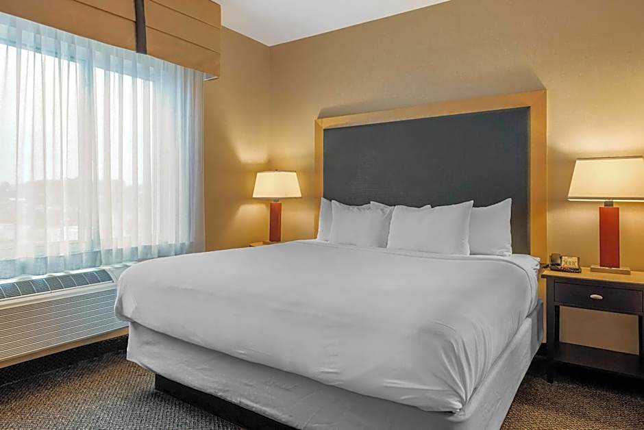 Cambria Hotel Akron - Canton Airport