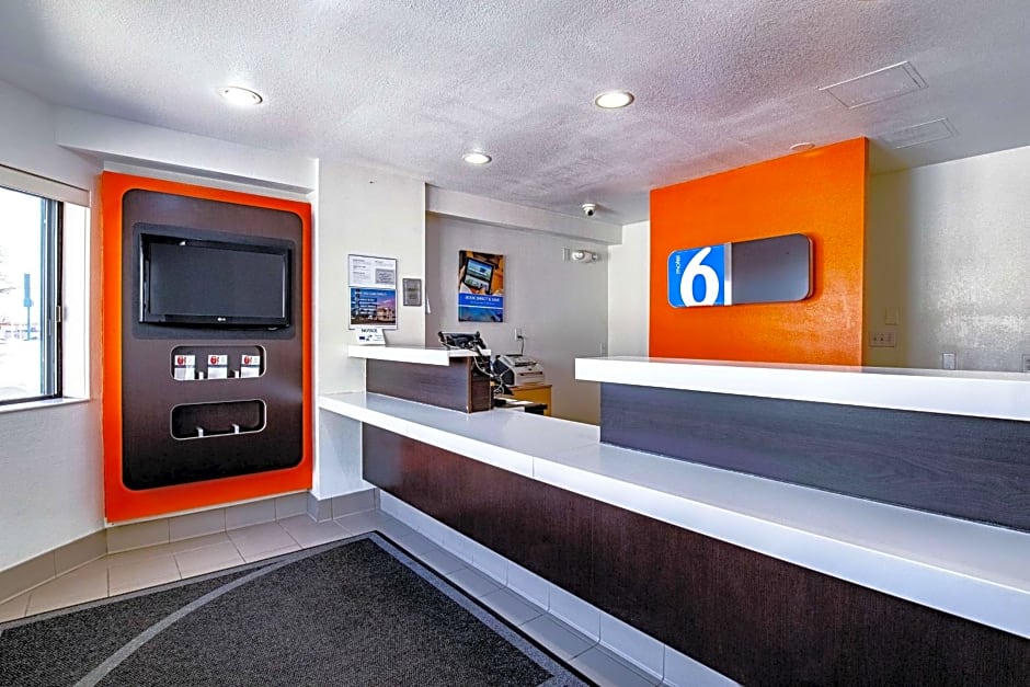 Motel 6-Palatine, IL - Chicago Northwest