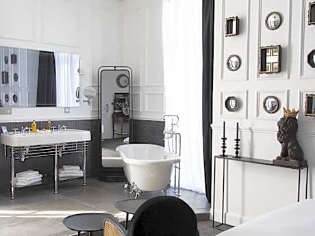 Deluxe Double Room with Ground View