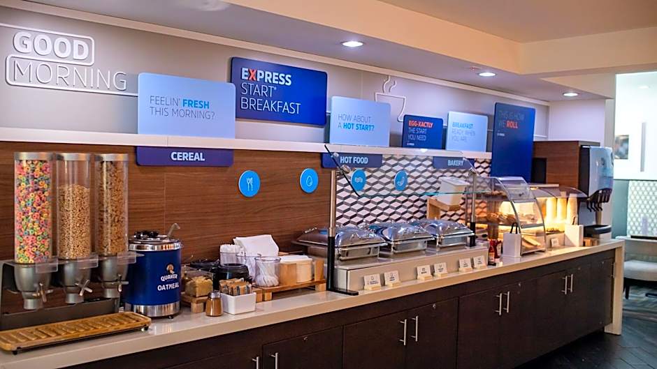 Holiday Inn Express Hickory-Hickory Mart By IHG