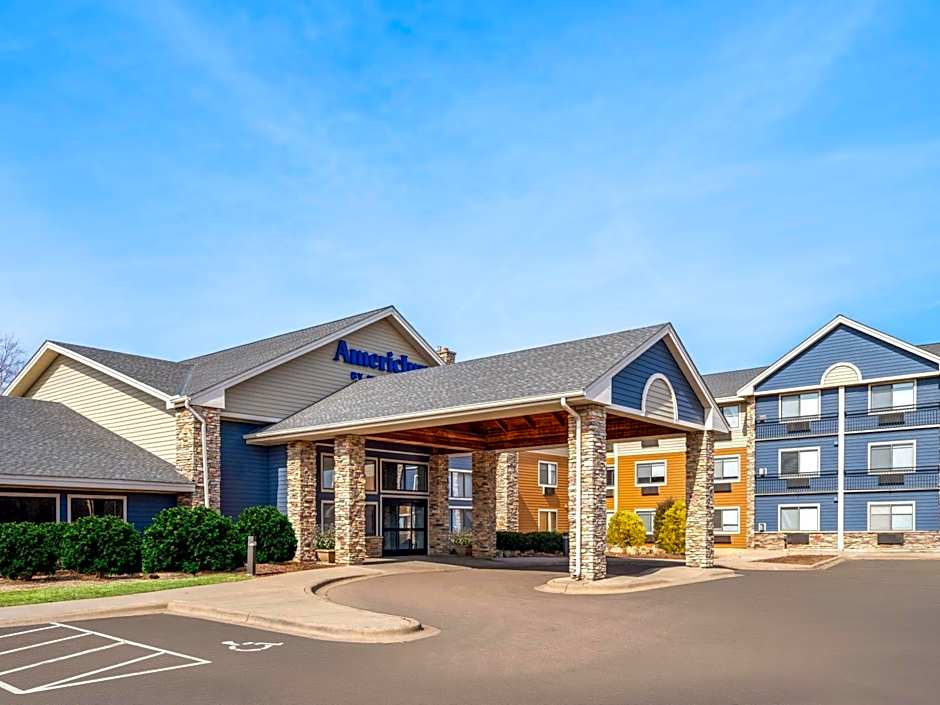 AmericInn by Wyndham Shakopee Near Canterbury Park