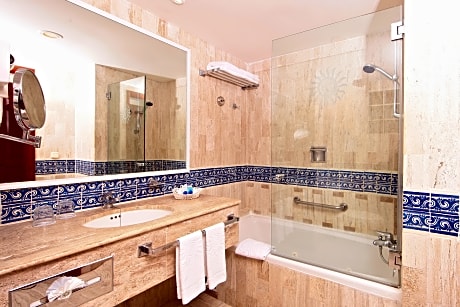 STANDARD 2 ADULTS 1 CHILD