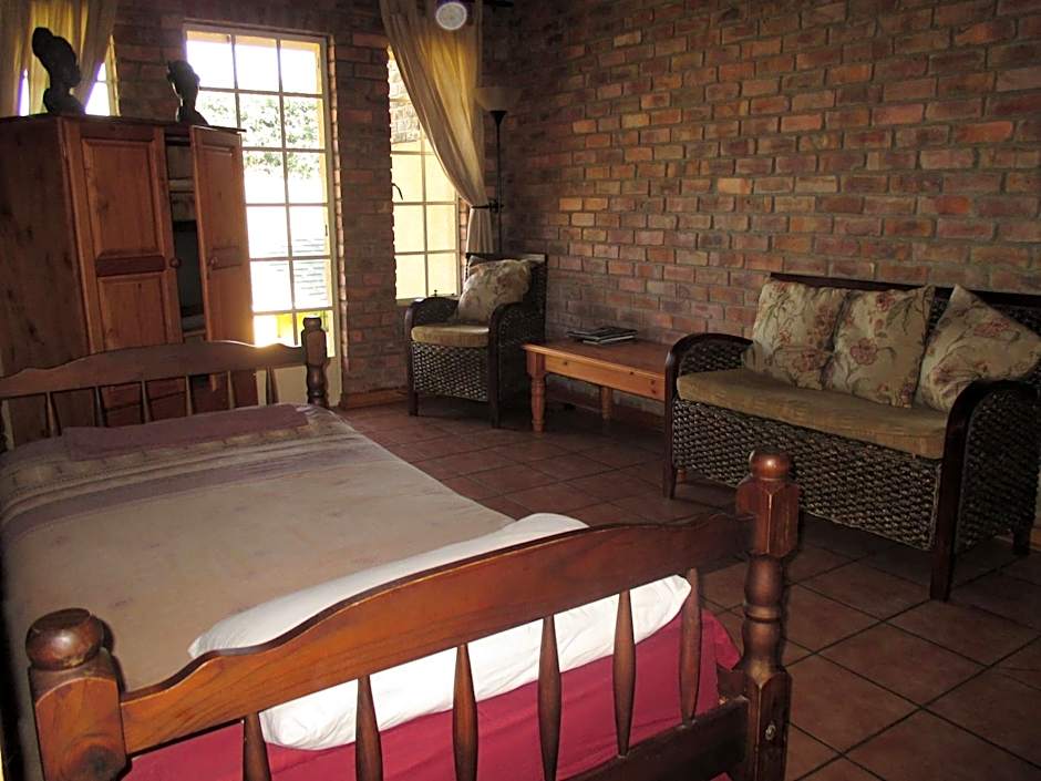 Thaba Tsweni Lodge & Safaris