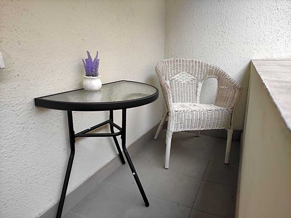 Hostel Helvetia - Private Rooms in City Center