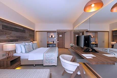 Superior Double Room with Partial Sea View