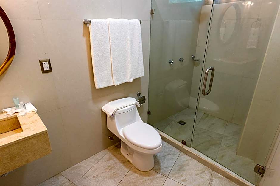 LA LOMA SUITES