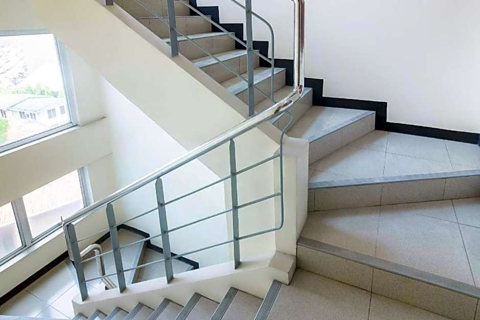 OYO 187 The Maxwell Hotel