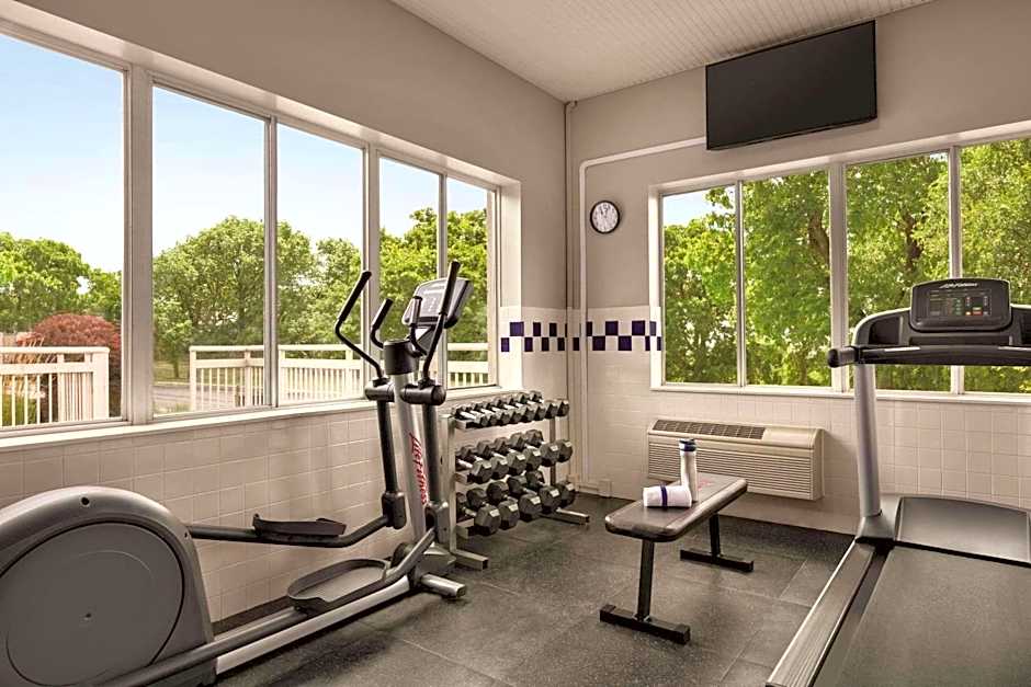 Country Inn & Suites by Radisson, Port Clinton, OH