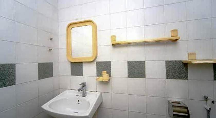 OYO 563 Jockey Lodge Hotel