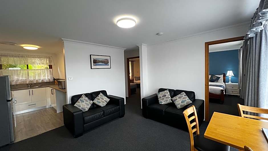 Regatta Point Tavern & Holiday Villas