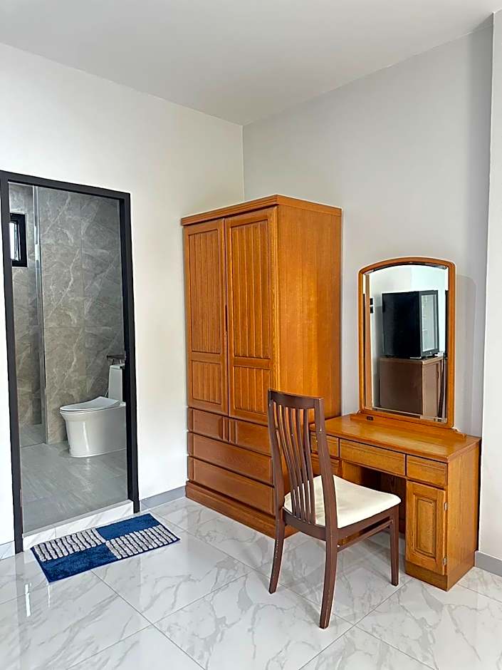 Bamboo Resort Suphanburi (in Bamboo Japanese Goods Warehouse)