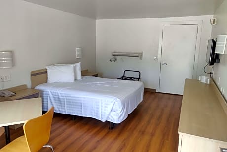 1 Double Bed Mobility Accessible Room Non-Smoking