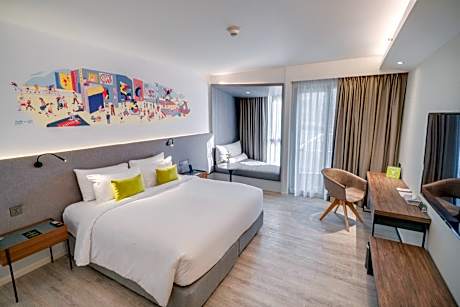 Deluxe King Room with City View