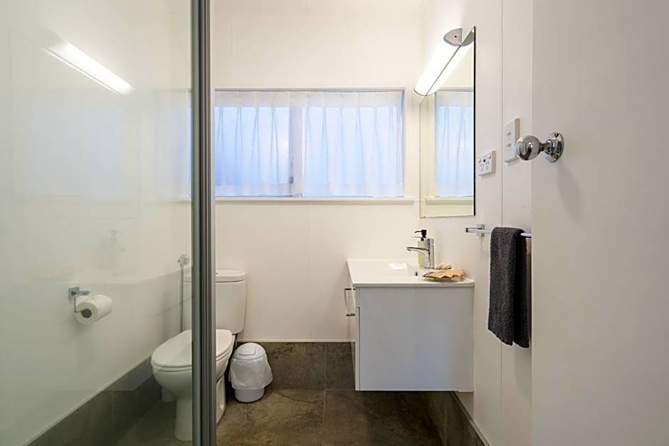 Hananui Lodge and Apartments