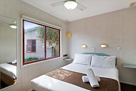 Standard 2 Bedroom Cabin - Sleeps 5