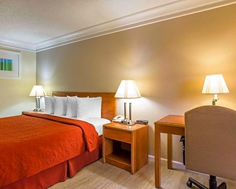 1 King Bed, Nonsmoking