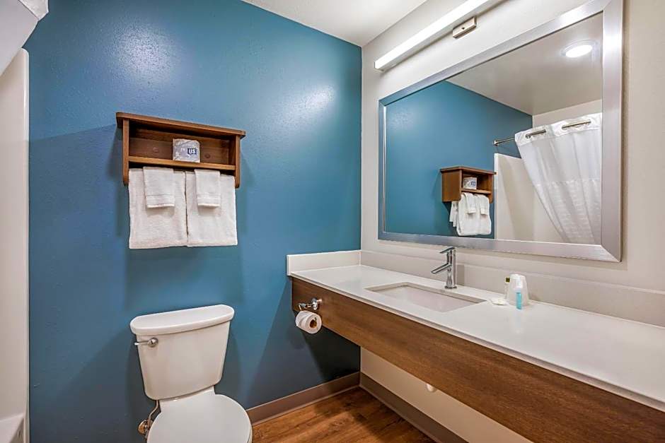 WoodSpring Suites Chicago Addison