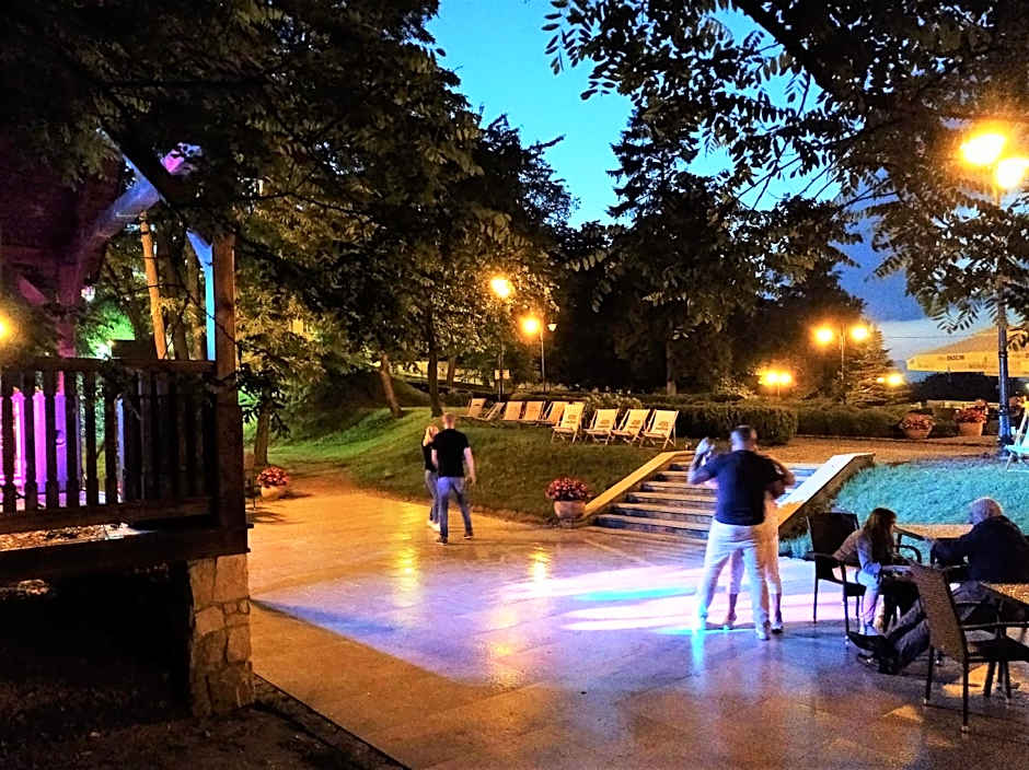 Hotel Sarmata Zespół Dworski