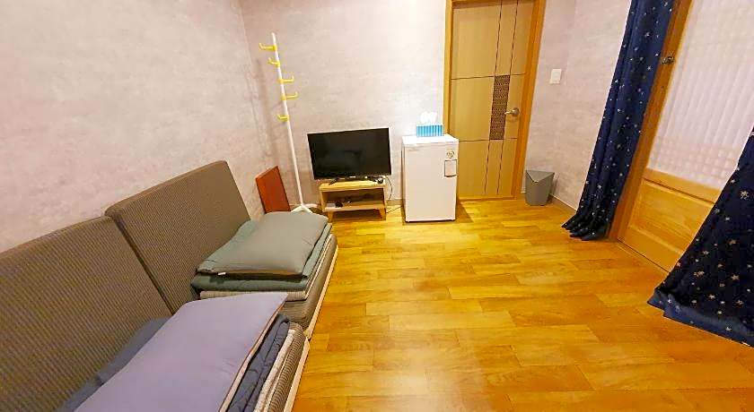 Hwangridangil Adamjeong Hanok Stay