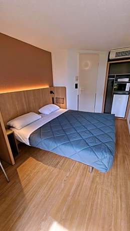 Standard Room - 1 Double Bed