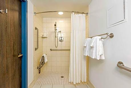 Standard King Room - Disability Accessible