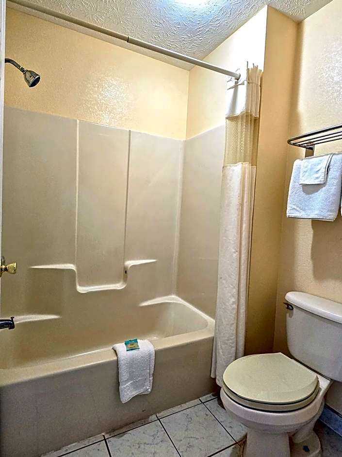 Garden Inn and Suites near Callaway Gardens Pine Mountain