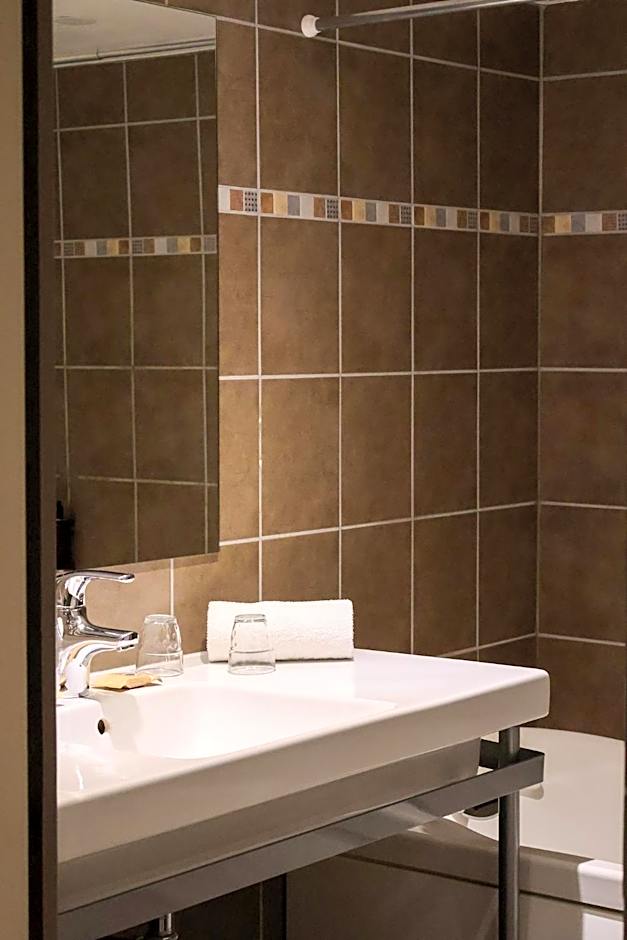 Le Phenix Hotel