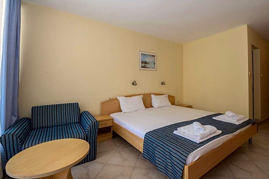 Семеен хотел Бриз