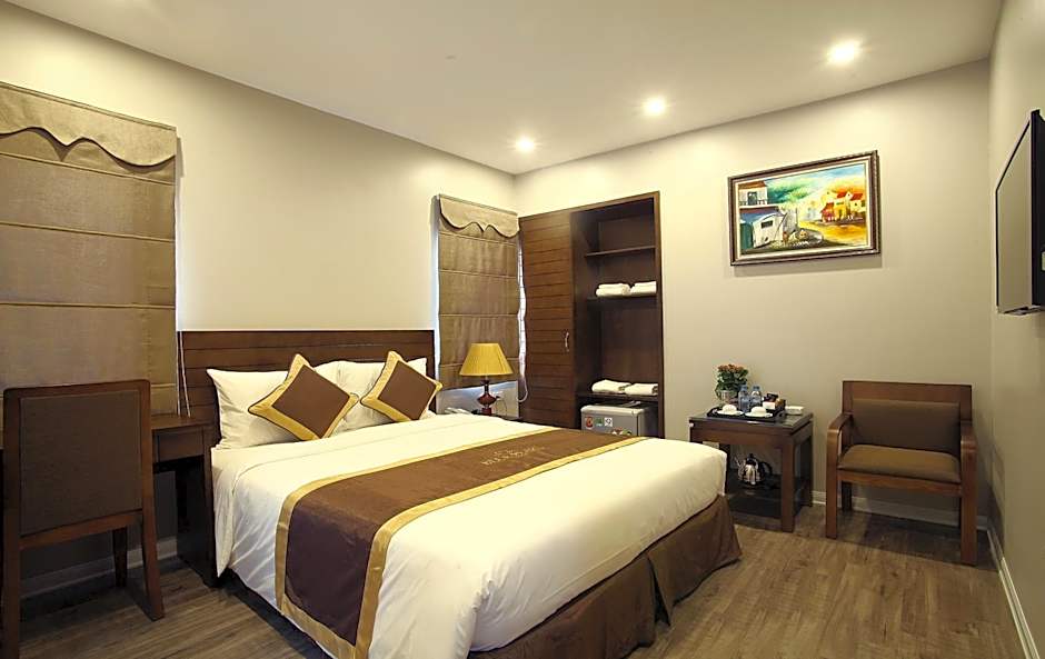 Photo 1 of 4 of Standard 1 Queen Bed