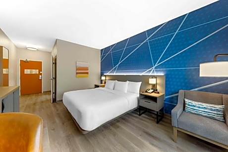 King Room with Roll-In Shower - Disability Access/Non Smoking