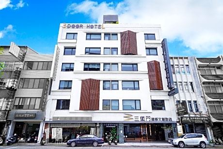 3 Door Hotel
