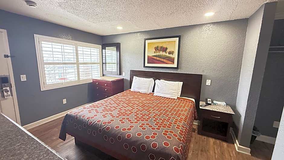 Fireside Inn By The Beach Boardwalk & Bowling