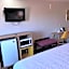Days Inn & Suites by Wyndham Hutchinson