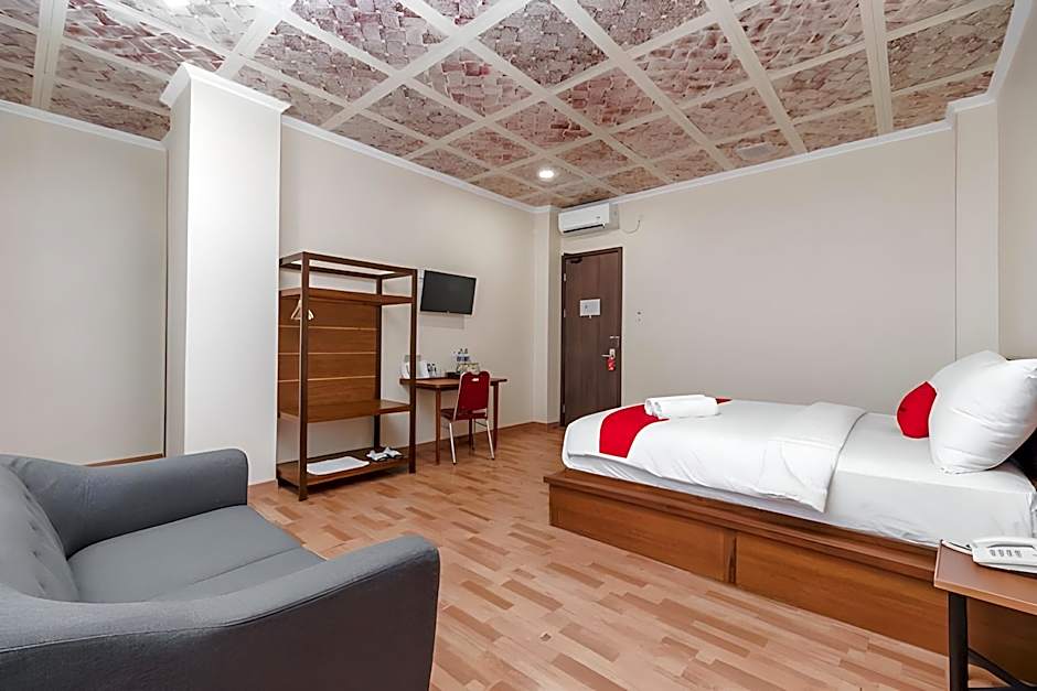 RedDoorz Plus near Soekarno Hatta Airport 2