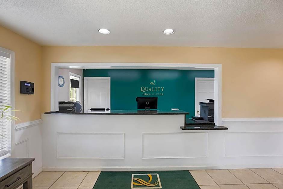 Quality Inn & Suites Greensboro near Lake Oconee