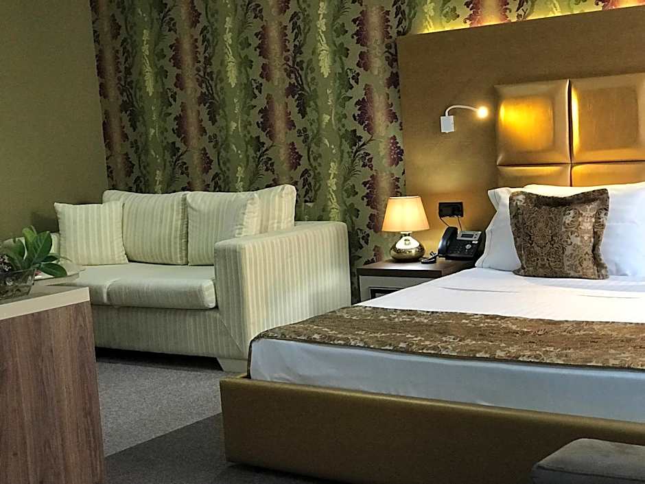 Hotel Deluxe