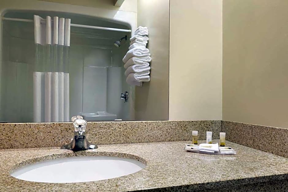 Days Inn by Wyndham Toronto East Beaches