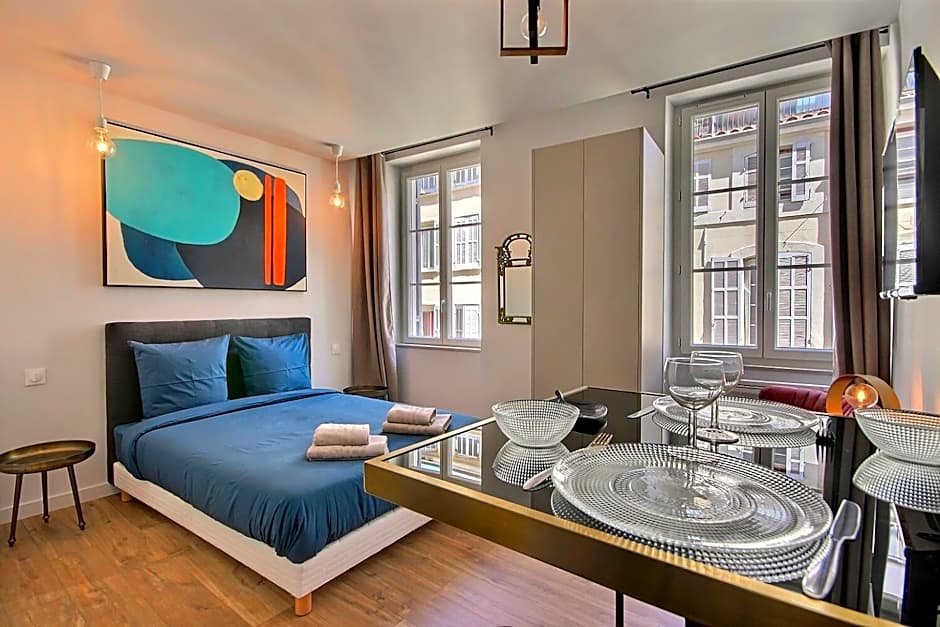 LES TOITS DU VIEUX-PORT