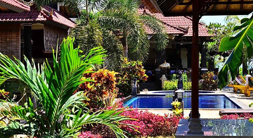 Tradisi Beach Front Villas