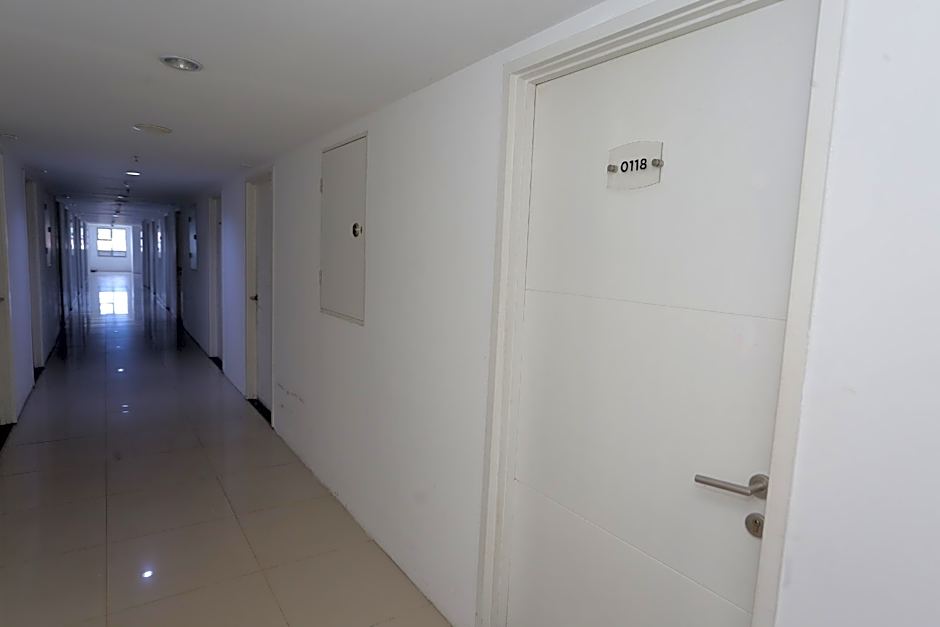 Collection O 93750 Luxury Rooms @ Urbantown Serpong