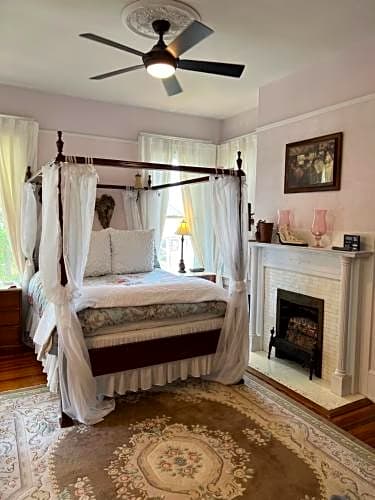 Hoyt House Luxury Bed & Breakfast