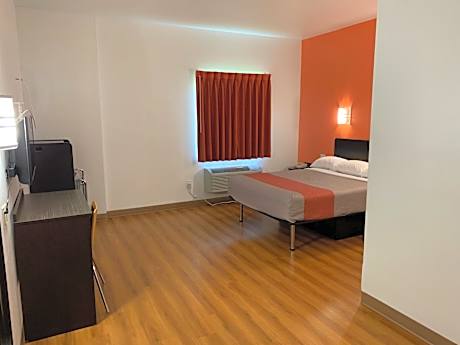 1 Queen Bed | Non-Smoking, Micfridge