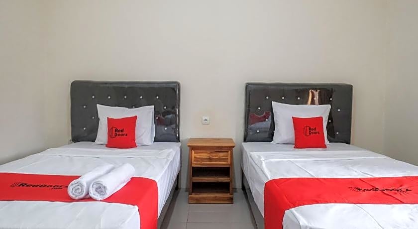 RedDoorz Plus Syariah @ Hotel Indonesia Kajen