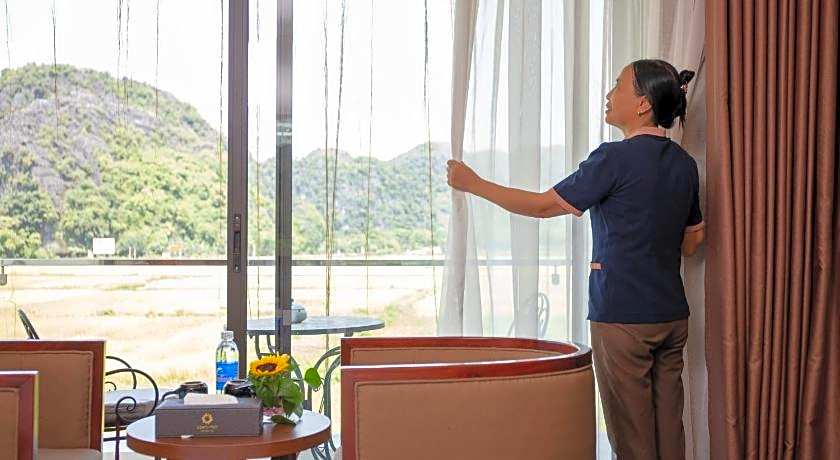 Liberty Hall Tam Coc Hotel & Villa