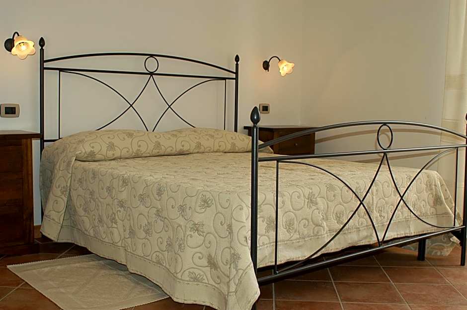 B&B Il Girasole - Rooms & House in country - air conditioned - 1500 meters from historic center