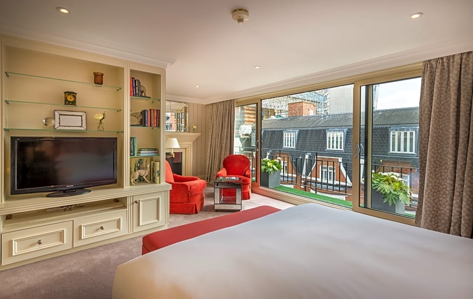 The Capital Hotel, Apartments & Townhouse