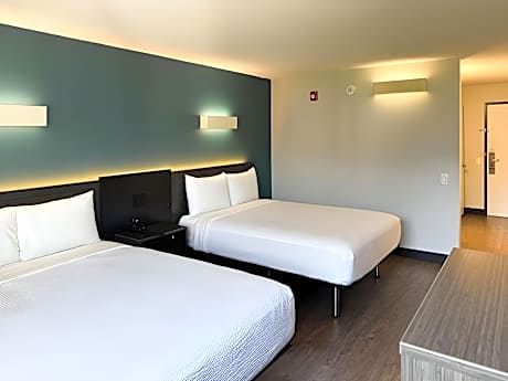 2 Queen Beds | Mobil Access Tub Nsmk Micfridg