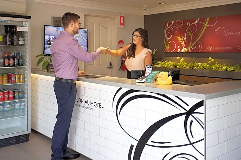 Coopers Colonial Motel