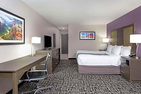 1 King Bed Executive Room Non-Smoking