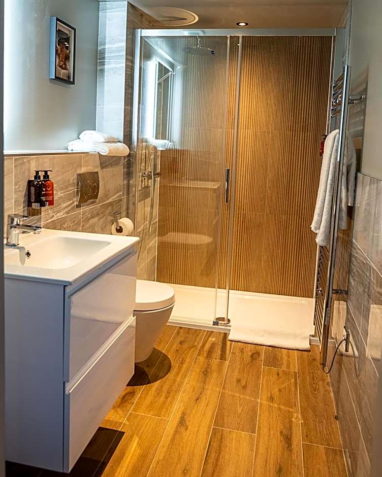 DeiRa Hotel & Apartments